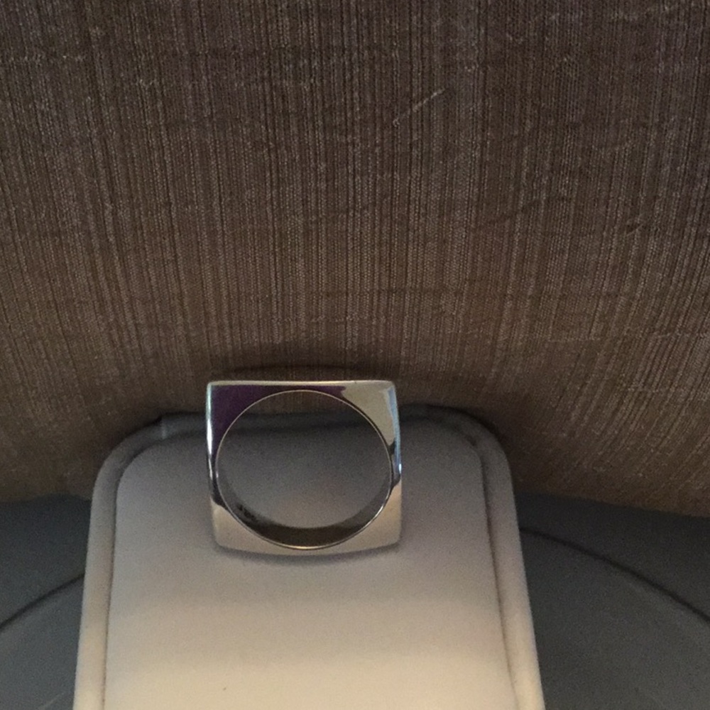 STAMPED (925) Sterling Silver Unique Ring. SIZE 7 - Picture 2 of 5